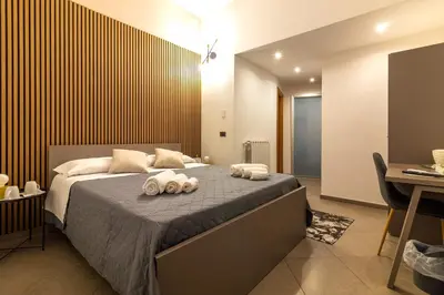 a bedroom with a bed with towels on it at Kanisa Mari e Monti in Cinisi