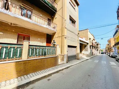 an empty street next to a building at Domus Aurea in Isola delle Femmine