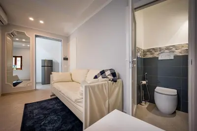 a living room with a couch and a toilet at La suite del Golfo in Castellammare del Golfo