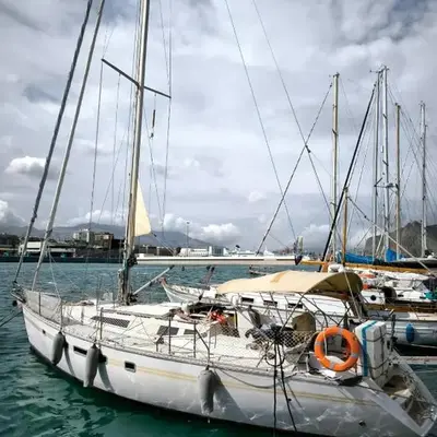 Gloria Sailing