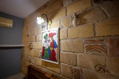a brick wall with a painting on it at Tri Re e 'na Regina in Cinisi