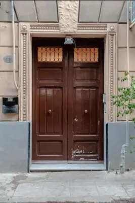 a large wooden door of a building at La Casa del Moro - All' Operà in Palermo
