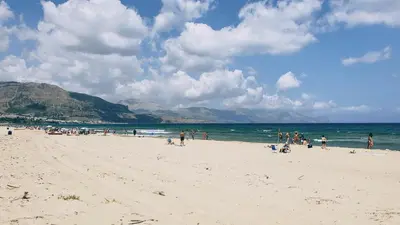 a group of people on a beach near the ocean at Casa Alamar 100 metri dal mare in Alcamo