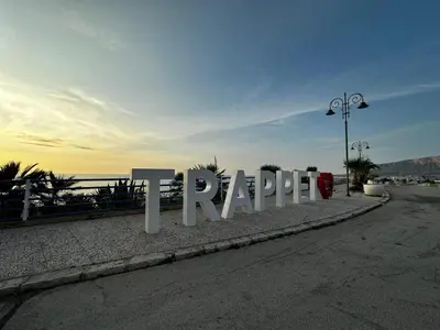 a sign that says prepare on the side of a road at Casa Vacanza Randazzo in Trappeto