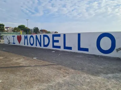 a sign that reads mondelle on a wall at Casetta Bella Nonna Rosetta in Mondello