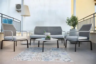 a group of chairs and a table in a room at Casa vacanze Marinaro in Castellammare del Golfo