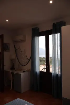 a room with a door with a view of a balcony at Verdemare in Macari