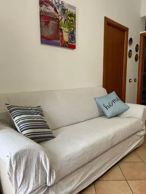 a white couch with two pillows on top of it at A casa ru zu Nino in Capaci