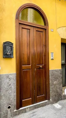 a wooden door on the side of a building at Le Case di Romeo in Palermo