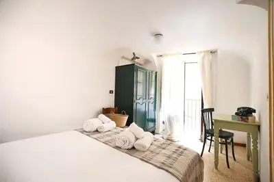 a bedroom with a bed and a desk with towels on it at iFlat Casa Ponticello Kemonia in Palermo