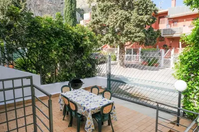 a table and chairs sitting on a patio at Grande Villa con Giardino e BBQ vicino al Mare in Mondello