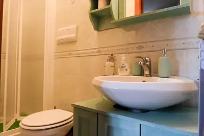 a bathroom with a sink and a toilet at Grande Villa con Giardino e BBQ vicino al Mare in Mondello