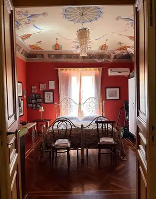 a dining room with a table and chairs and a ceiling at A Casa da Paola in Caccamo