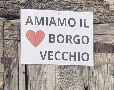 a sign on a wooden fence that reads amma ii boca veoria at Dolce casa centro storico di Palermo new 2023 in Palermo