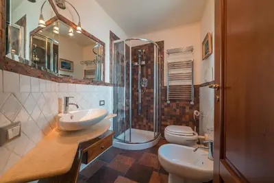 a bathroom with two sinks and a shower and a toilet at A Casa del Gioielliere in Palermo