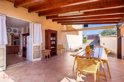 a kitchen and dining room with a table and chairs at Villa vista mare e piscina privata ad Alcamo in Alcamo