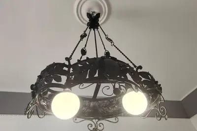 a black chandelier hanging from a ceiling at N'Amùri Casa Vacanze in pieno centro storico in Bagheria