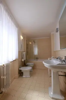 a bathroom with two sinks and a toilet at Il Siciliano room’s & suite in Palermo