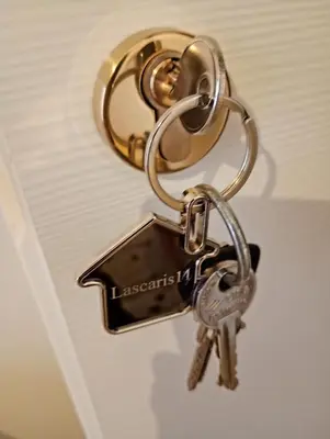 a bunch of keys are attached to a key chain at Lascaris 11 in Palermo