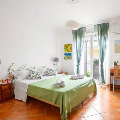 Camera con bagno cucina e terrazza al Vicoletto al Massimo