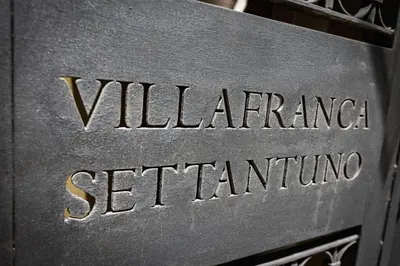 a metal sign that reads villegardner seinephrine at Villafranca settantuno Apartments in Palermo