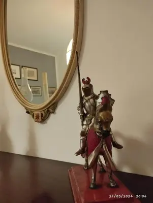 a statue of a person standing in front of a mirror at La casa di Nanà IL BAGLIO in Palermo