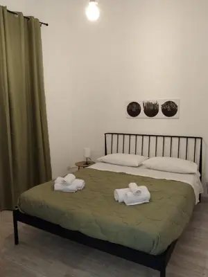 a bedroom with two towels on a bed at A casa di Elvira in Palermo