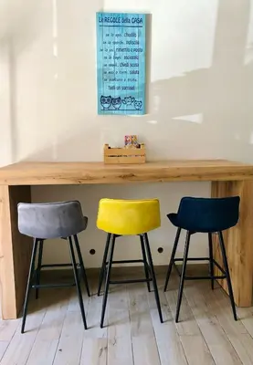 two chairs sitting under a counter with a table at LA CASA DELL'EMIRO in Misilmeri