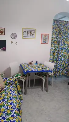 a dining room with a table and chairs with a curtain at Sikulamente in Palermo