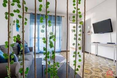 a living room with a couch and a tv at Matasca casa vancanze in Palermo
