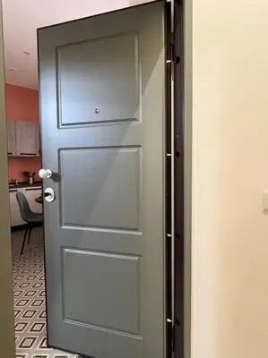a door in a room with a kitchen at M'AMA apartment 1 in Ficarazzi