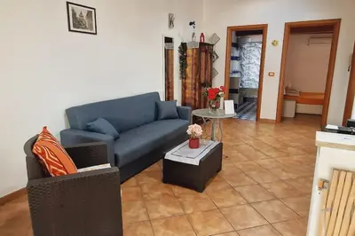 a living room with a blue couch and a table at home indipendenza 2 in Palermo