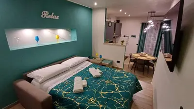 a bedroom with a bed with a green wall at Sogni d'oro in Partinico