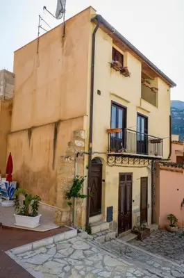 an old building with plants in front of it at Le Scalette in Castellammare del Golfo