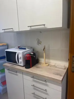 a microwave on a counter in a kitchen at Profumo di Mare 2 in Alcamo Marina