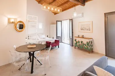 a living room with a table and a bed at Masalia Loft in Palermo