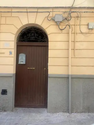 a brown door in the side of a building at Appartamento Florio in Palermo