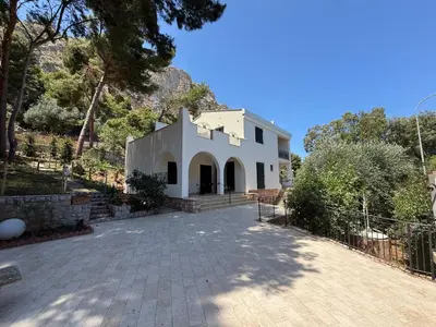 a white house with a driveway in front of it at Villa Rubino, Addaura - Mondello in Palermo