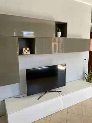 a living room with a fireplace with a tv at Fun House in Trabia