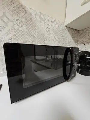 a microwave oven on a counter in a kitchen at RC SUITE Annunziata in Termini Imerese