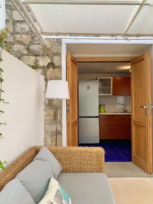 a living room with a couch and a kitchen at Daydream in Trabia