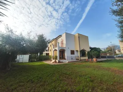 a large white house with a large yard at Casa Carini - Villa Vacanze sul Mare con piscina idromassaggio in Carini