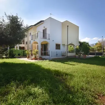 Casa Carini - Villa Vacanze sul Mare con piscina idromassaggio
