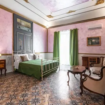 GuestHost - La Dimora dei Mille - Roomy Apartment with Terrace