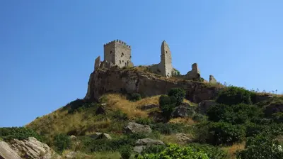 a castle on top of a hill at Casa Donna Pippina in Villafrati