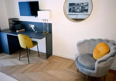 a room with a desk and a chair and a mirror at Casa O'Tama in Palermo