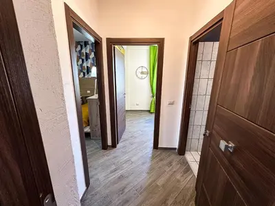 a hallway with a door leading to a bathroom at Appartamento completo con parcheggio privato - Villa Ciaculli in Villabate