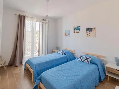 a bedroom with two beds and a window at Casa Vacanze La Dolce Vita in Mandra Capreria