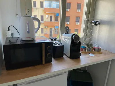 a microwave and a toaster sitting on top of a counter at Appartamento vicino il centro in Palermo