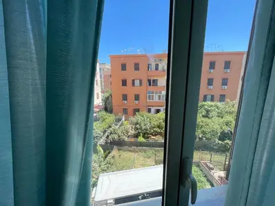 an open window with a view of a building at Appartamento vicino il centro in Palermo